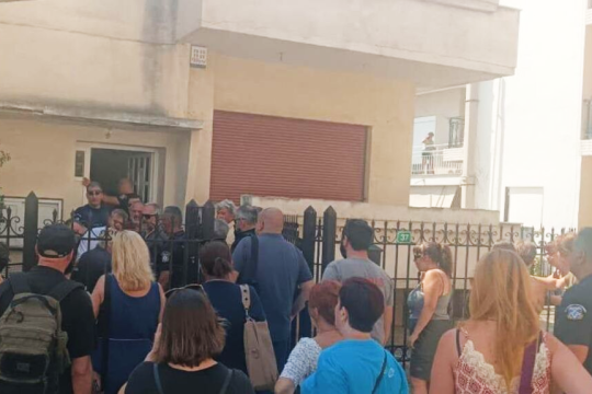Στιγμιότυπα από την επιχείρηση έξωσης